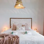 Apartman Huswell - Your Perfect Coastal Escape With Swimming Pool