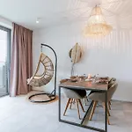 Apartman Huswell - Your Perfect Coastal Escape With Swimming Pool *
