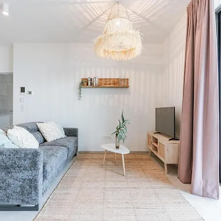 Huswell - Your Perfect Coastal Escape With Swimming Pool Appartement *