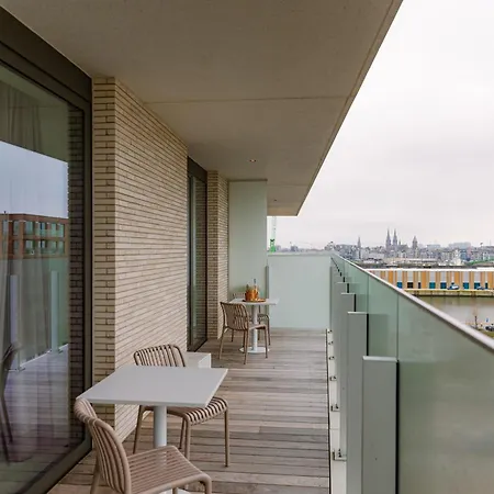 Huswell - Your Perfect Coastal Escape With Swimming Pool Apartment